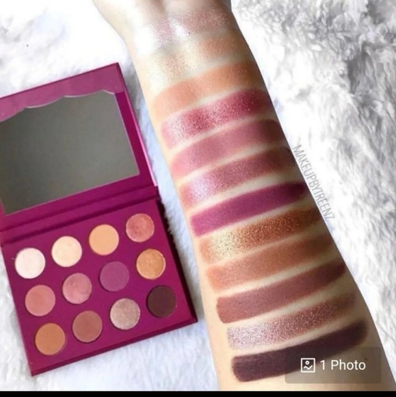 Colourpop You Had Me at Hello Eyeshadow Palette - Picture 5 of 9